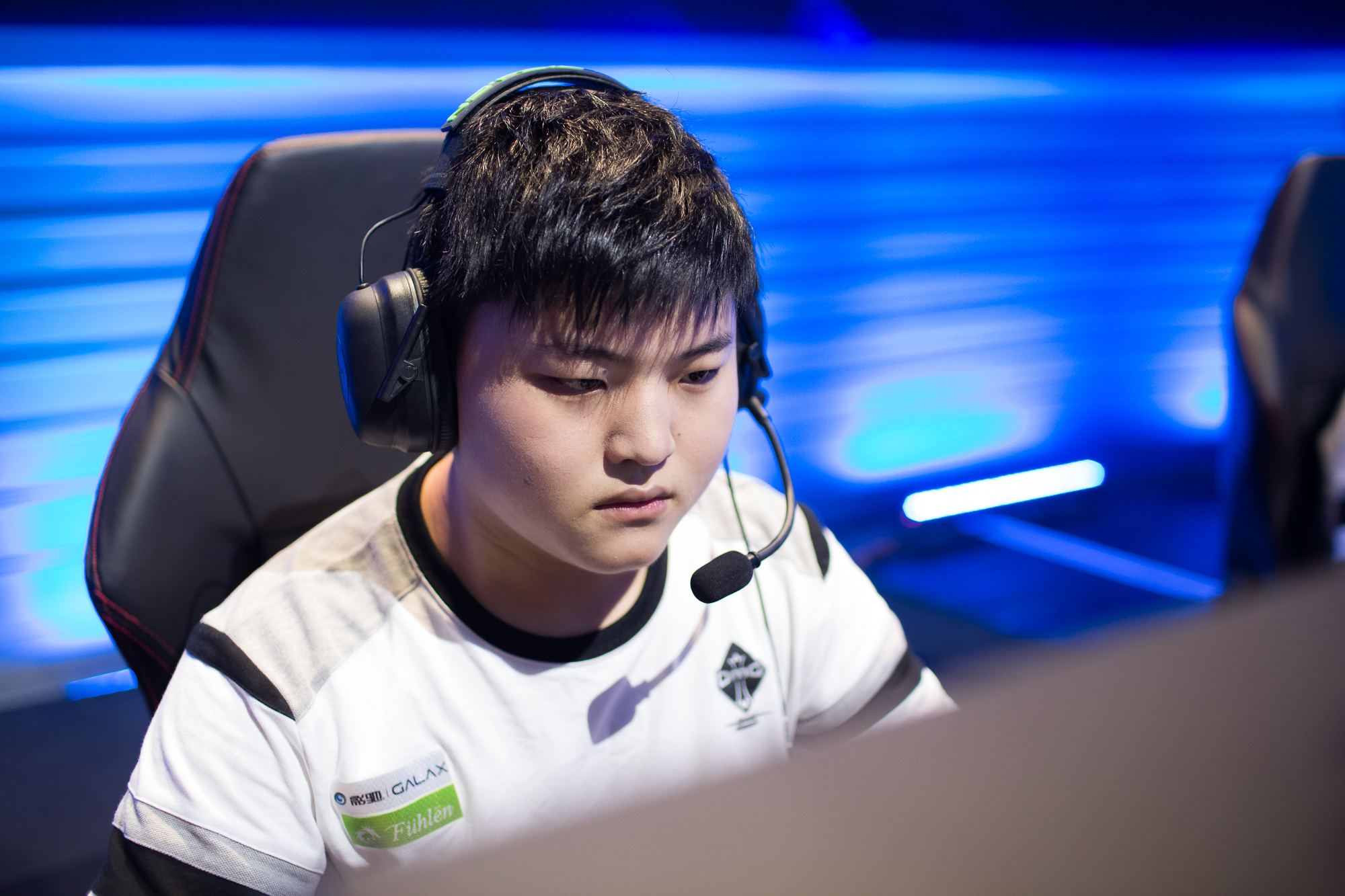 击对手防线 击对手防线